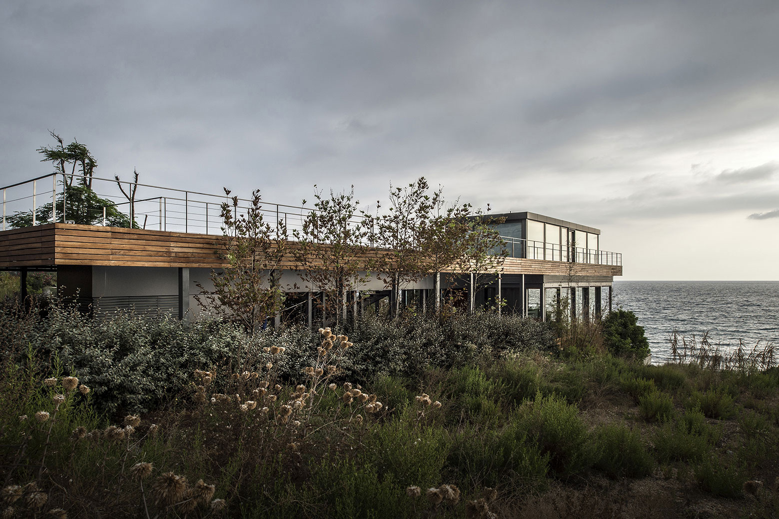 An Elegant Modern Seaside Home Perched on the Edge of a Cliff with Rooftop Deck in Amchit, Lebanon by BLANKPAGE Architects (4)