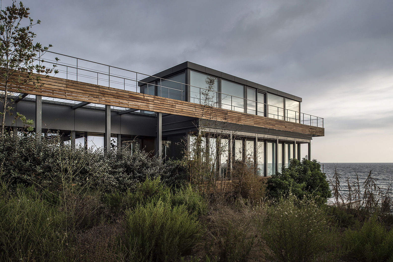 An Elegant Modern Seaside Home Perched on the Edge of a Cliff with Rooftop Deck in Amchit, Lebanon by BLANKPAGE Architects (5)