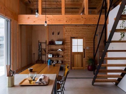 An Elegant Split-Level Home with Lots of Beautiful, Natural Wood in Shiga Prefecture by ALTS DESIGN OFFICE (10)