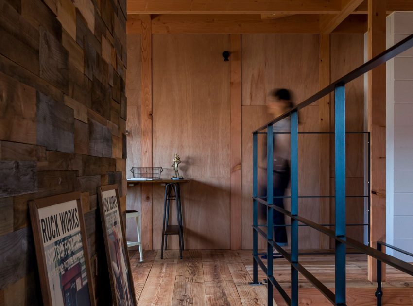 An Elegant Split-Level Home with Lots of Beautiful, Natural Wood in Shiga Prefecture by ALTS DESIGN OFFICE (2)