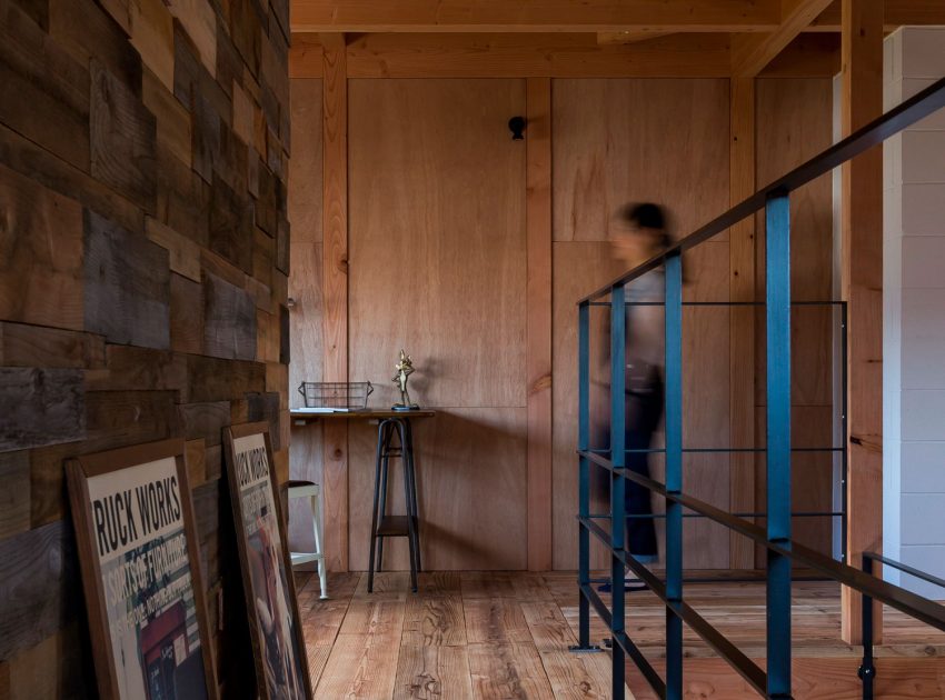 An Elegant Split-Level Home with Lots of Beautiful, Natural Wood in Shiga Prefecture by ALTS DESIGN OFFICE (2)