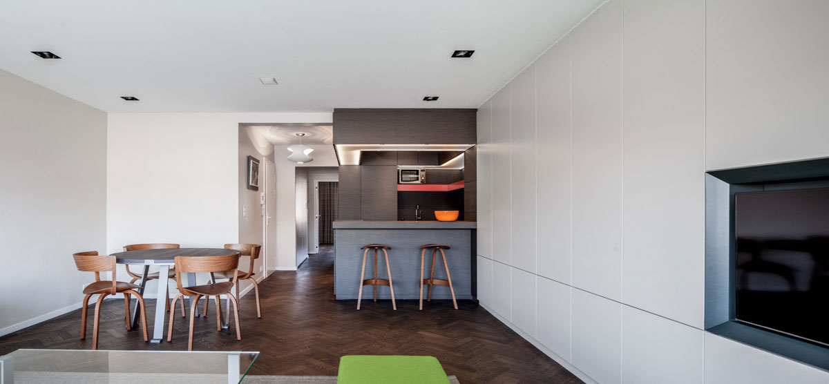 An Elegant White Apartment with Black and Green Accents in Liège, Belgium by Pierre Noirhomme (10)