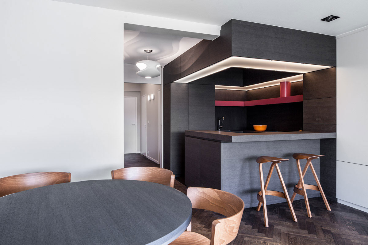 An Elegant White Apartment with Black and Green Accents in Liège, Belgium by Pierre Noirhomme (11)