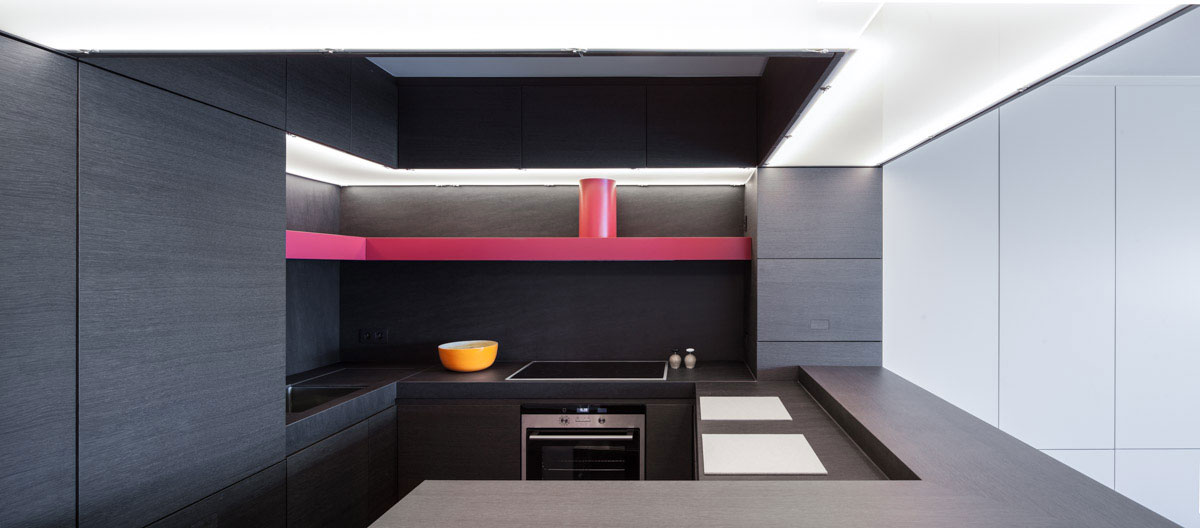 An Elegant White Apartment with Black and Green Accents in Liège, Belgium by Pierre Noirhomme (12)