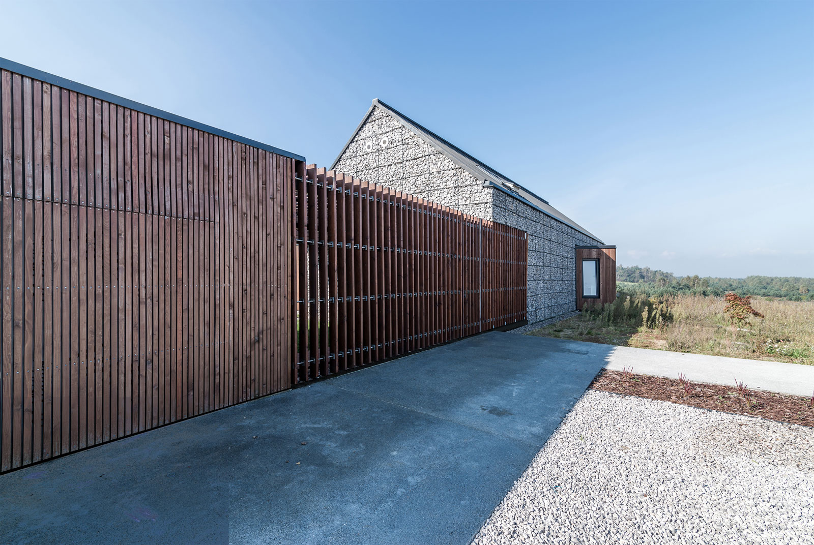 An Elegant and Airy Contemporary Home with Gabion Walls in Zawiercie, Poland by Kropka Studio (10)