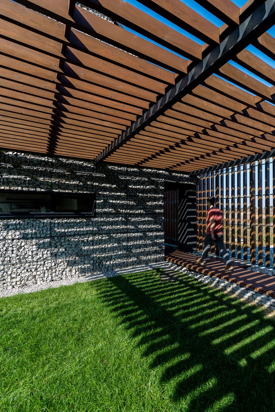 An Elegant and Airy Contemporary Home with Gabion Walls in Zawiercie, Poland by Kropka Studio (12)
