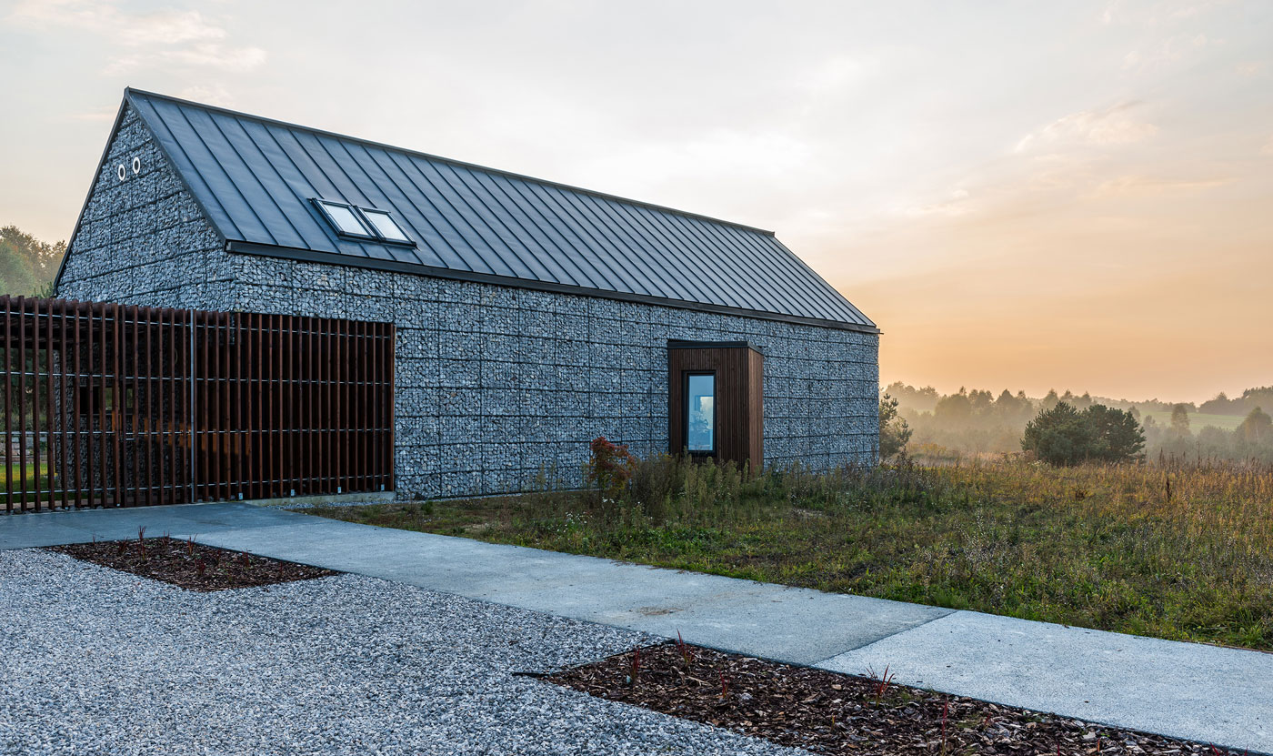 An Elegant and Airy Contemporary Home with Gabion Walls in Zawiercie, Poland by Kropka Studio (9)