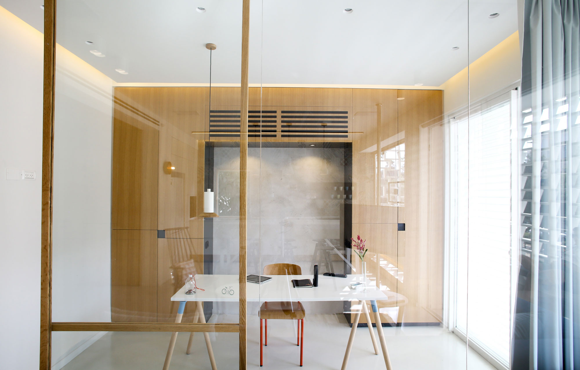 An Elegant and Beautiful Modern Apartment Full of Character in Tel Aviv by Dori Interior Design (17)
