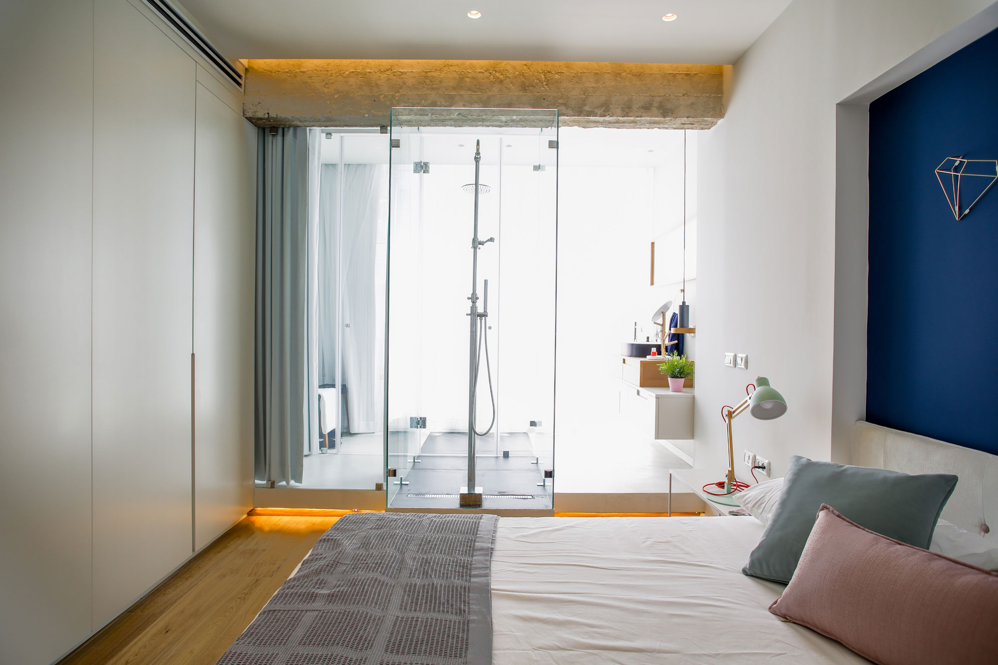 An Elegant and Beautiful Modern Apartment Full of Character in Tel Aviv by Dori Interior Design (25)