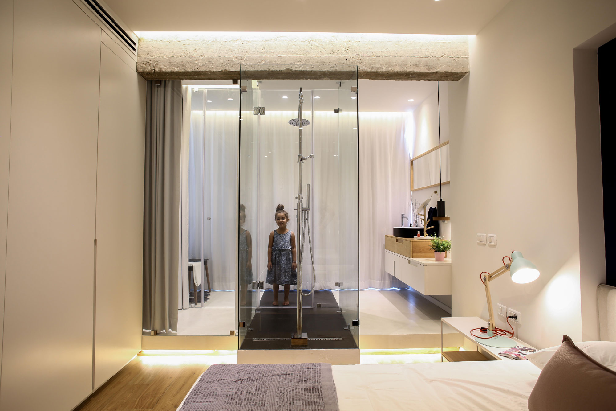 An Elegant and Beautiful Modern Apartment Full of Character in Tel Aviv by Dori Interior Design (26)
