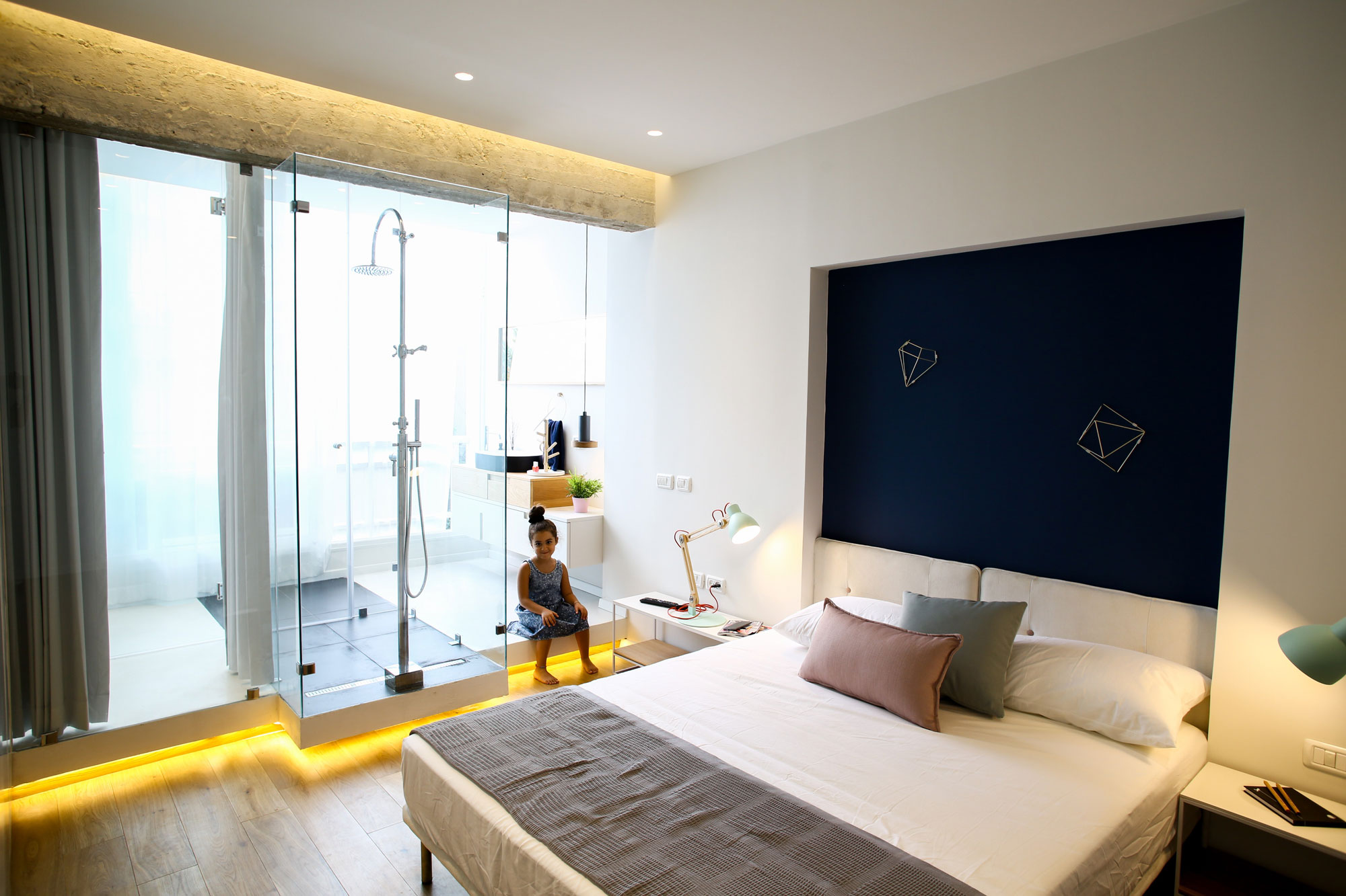 An Elegant and Beautiful Modern Apartment Full of Character in Tel Aviv by Dori Interior Design (27)