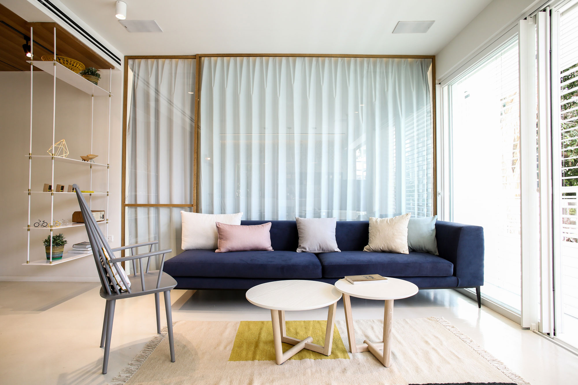 An Elegant and Beautiful Modern Apartment Full of Character in Tel Aviv by Dori Interior Design (4)