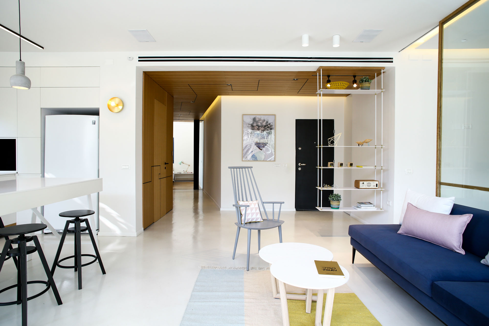 An Elegant and Beautiful Modern Apartment Full of Character in Tel Aviv by Dori Interior Design (6)
