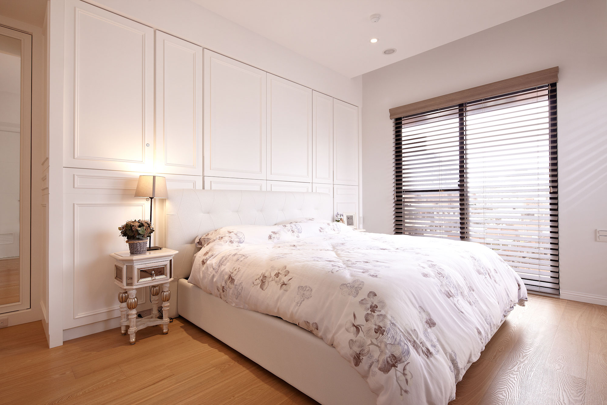 An Elegant and Industrial Modern Apartment with Lots of White in Taipei City by Studio Alfonso Ideas (10)