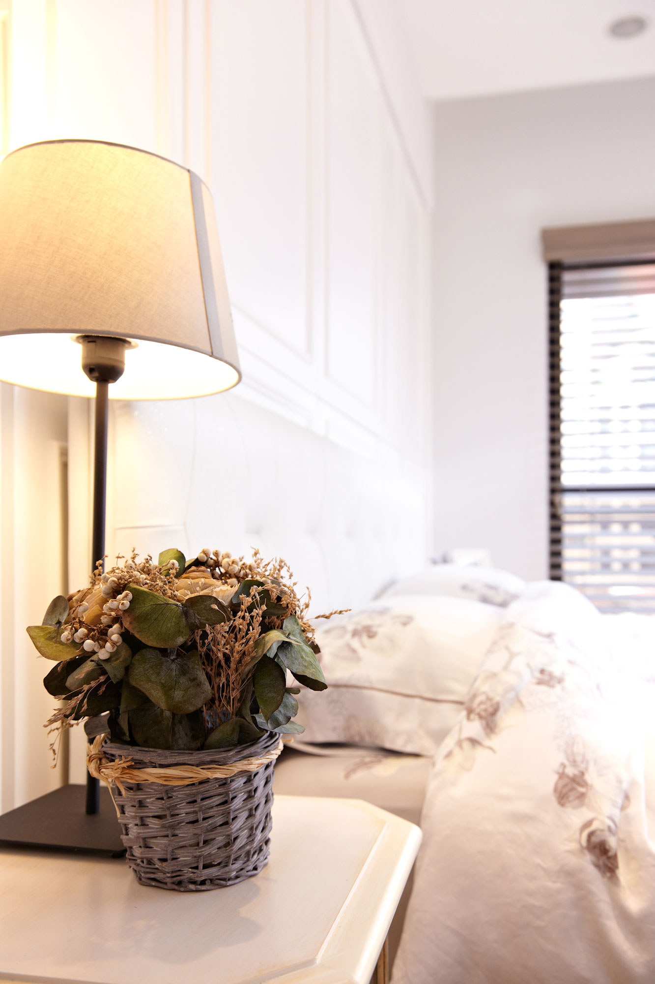 An Elegant and Industrial Modern Apartment with Lots of White in Taipei City by Studio Alfonso Ideas (11)