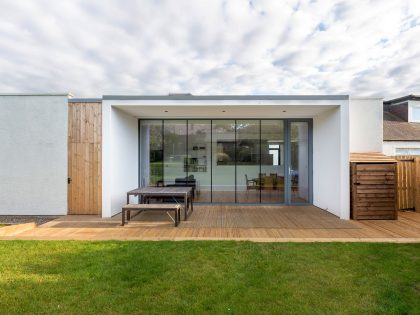 An Elegant and Luminous Home with Minimalist Approach in Edinburgh by Capital A Architecture (2)