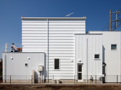 An Elegant and Luminous Home with Stunning Arched Openings in Kanagawa Prefecture by Takushu ARAI Architects (1)