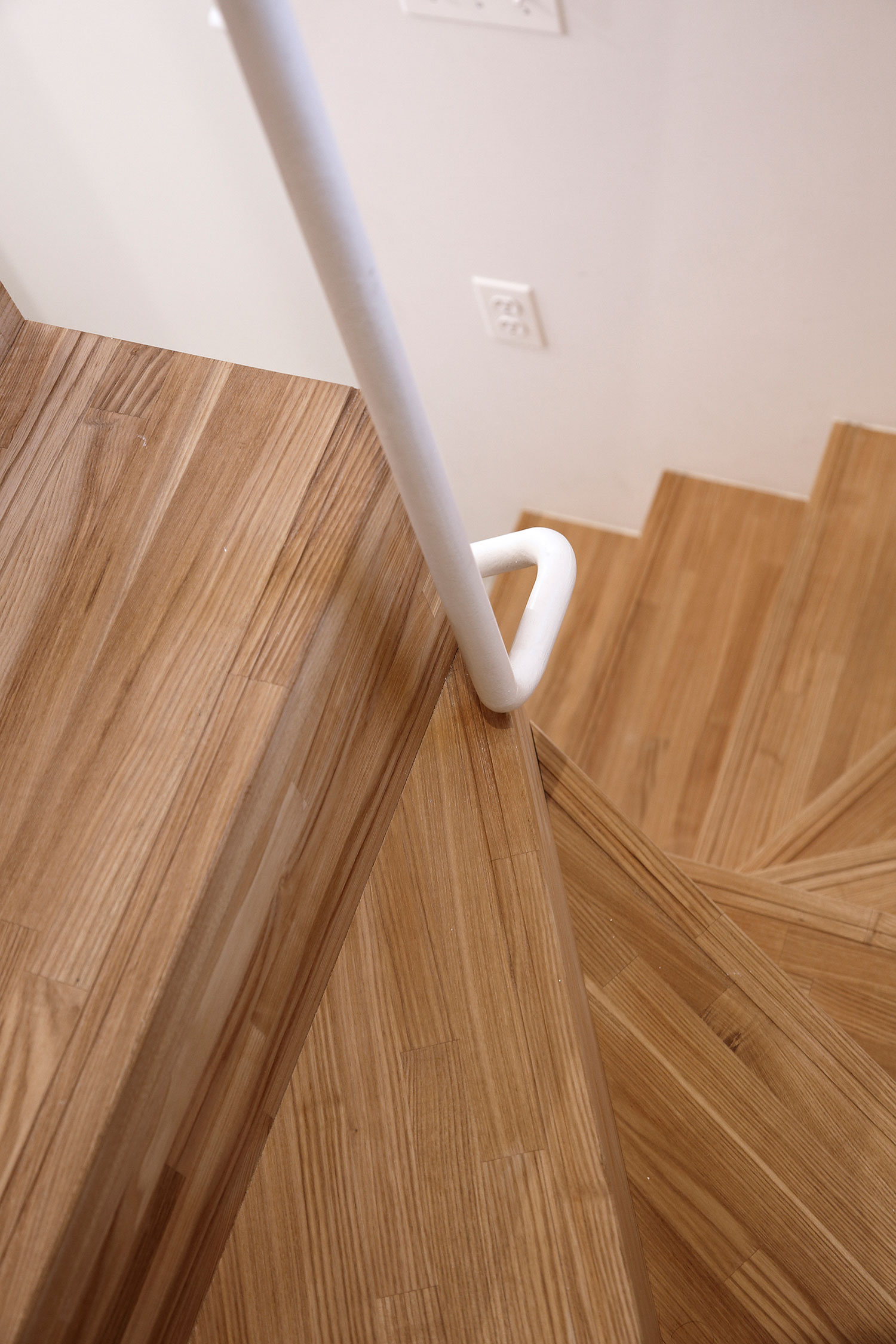 An Elegant and Luminous Home with Stunning Arched Openings in Kanagawa Prefecture by Takushu ARAI Architects (11)