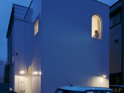 An Elegant and Luminous Home with Stunning Arched Openings in Kanagawa Prefecture by Takushu ARAI Architects (13)