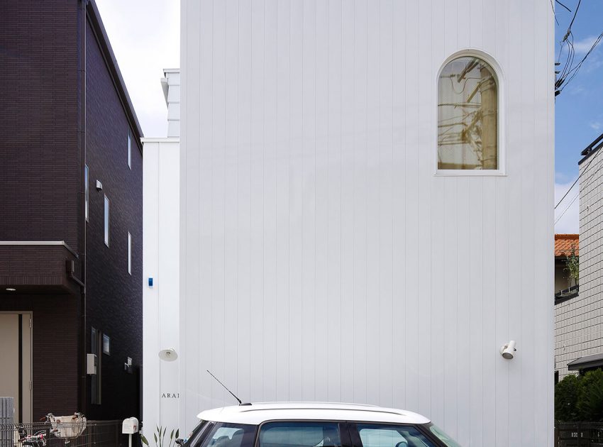 An Elegant and Luminous Home with Stunning Arched Openings in Kanagawa Prefecture by Takushu ARAI Architects (2)