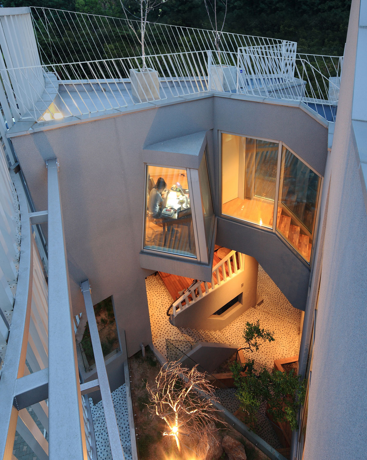 An Elegant and Sculptural Home with Sustainable and Eco-Friendly Layout in Gyeonggi-do, South Korea by IROJE KHM Architects (10)