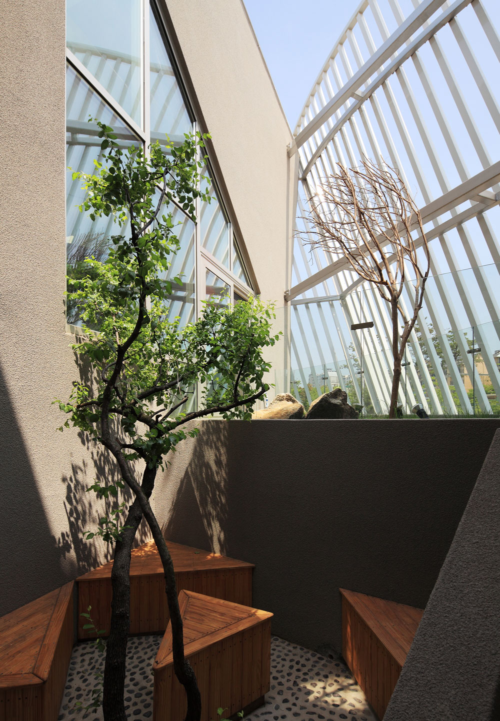 An Elegant and Sculptural Home with Sustainable and Eco-Friendly Layout in Gyeonggi-do, South Korea by IROJE KHM Architects (2)