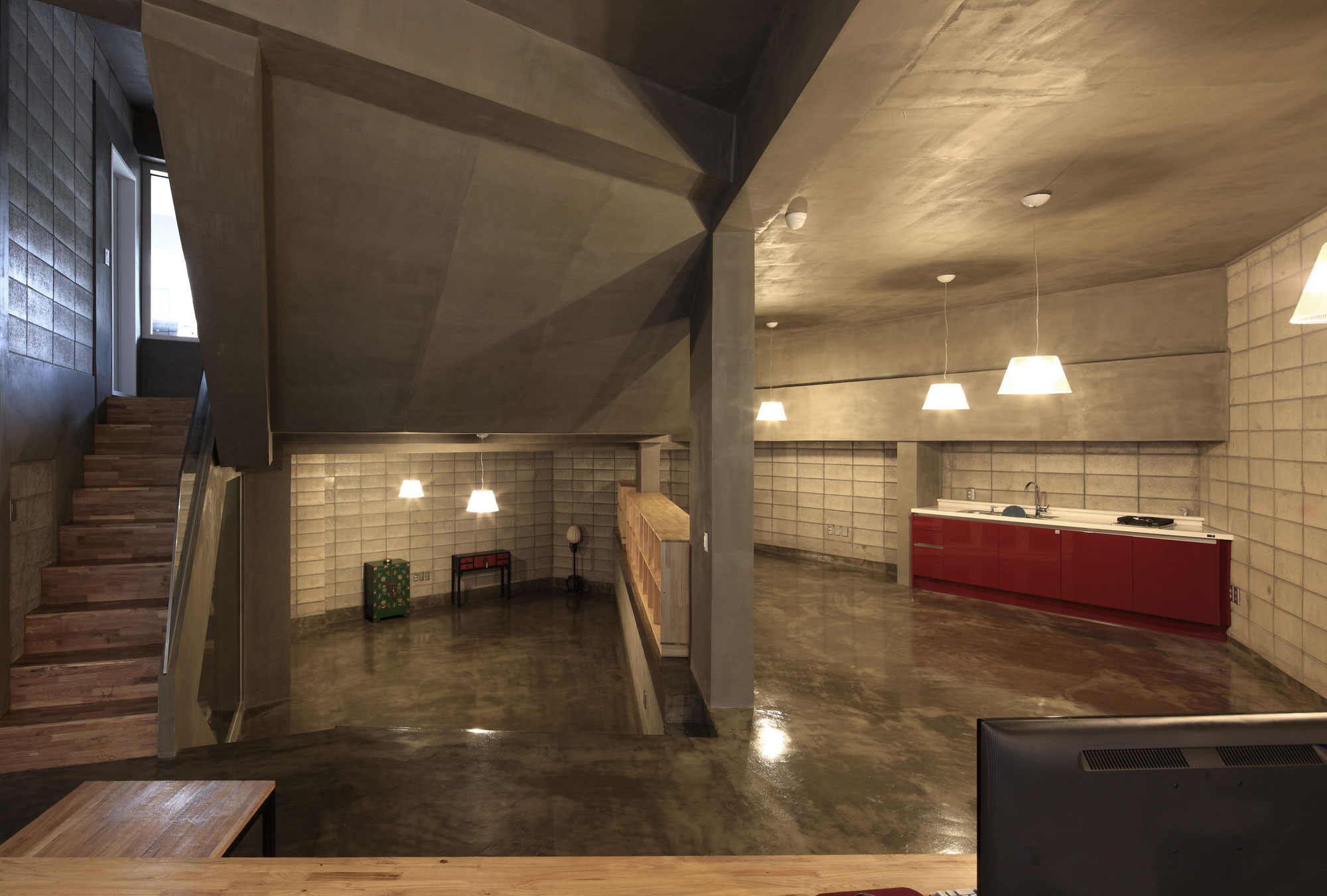 An Elegant and Sculptural Home with Sustainable and Eco-Friendly Layout in Gyeonggi-do, South Korea by IROJE KHM Architects (7)