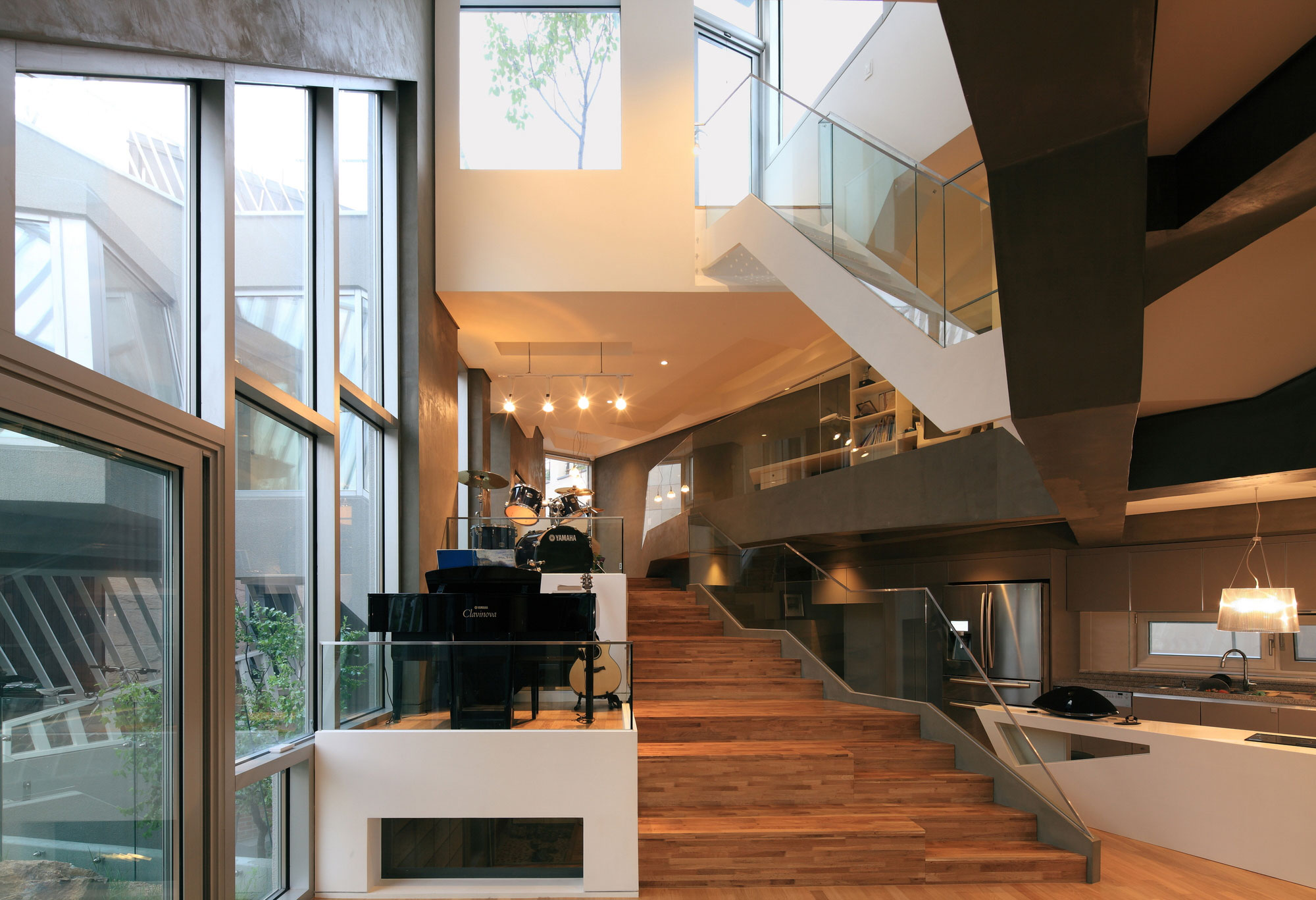 An Elegant and Sculptural Home with Sustainable and Eco-Friendly Layout in Gyeonggi-do, South Korea by IROJE KHM Architects (9)