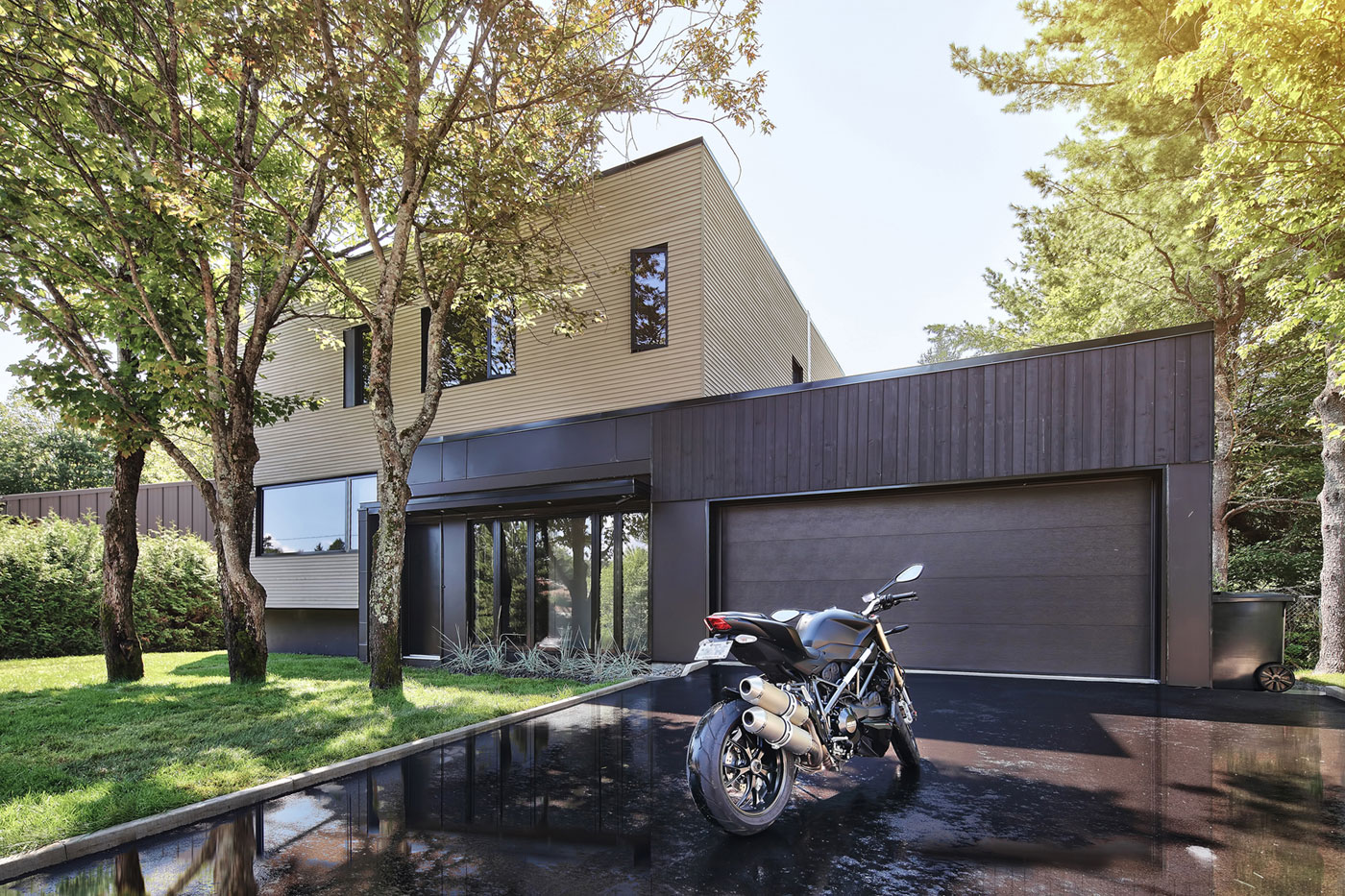 An Elegant and Spacious House Blended with Stunning Natural Surroundings in Quebec City by Hatem+D Architecture (1)
