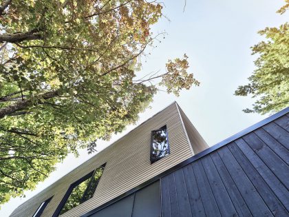 An Elegant and Spacious House Blended with Stunning Natural Surroundings in Quebec City by Hatem+D Architecture (3)