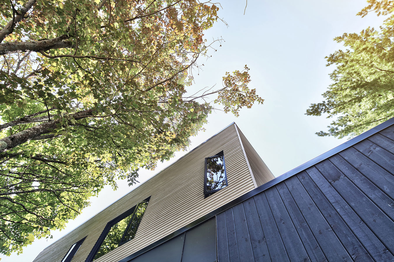 An Elegant and Spacious House Blended with Stunning Natural Surroundings in Quebec City by Hatem+D Architecture (3)