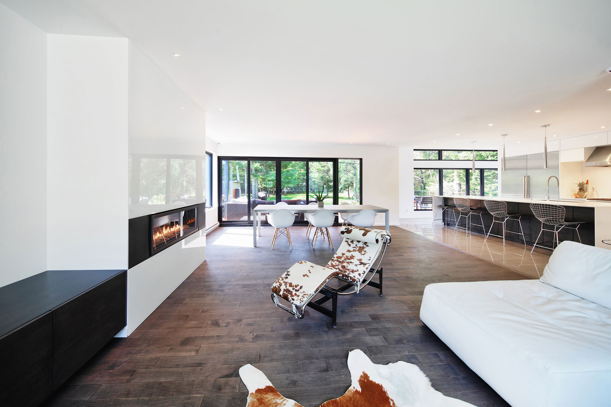 An Elegant and Spacious House Blended with Stunning Natural Surroundings in Quebec City by Hatem+D Architecture (4)