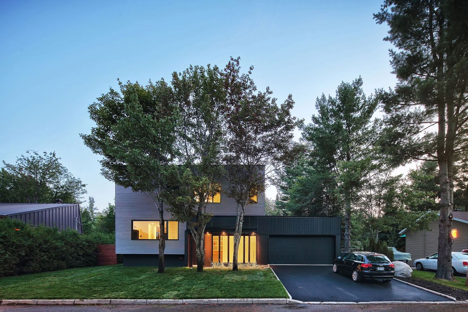 An Elegant and Spacious House Blended with Stunning Natural Surroundings in Quebec City by Hatem+D Architecture (8)