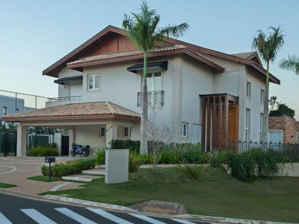 An Elegant and Warm Contemporary Home with Sophisticated Interiors in Brazil by Pupo+Gaspar Arquitetura (1)