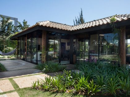 An Elegant and Warm Contemporary Home with Sophisticated Interiors in Brazil by Pupo+Gaspar Arquitetura (11)