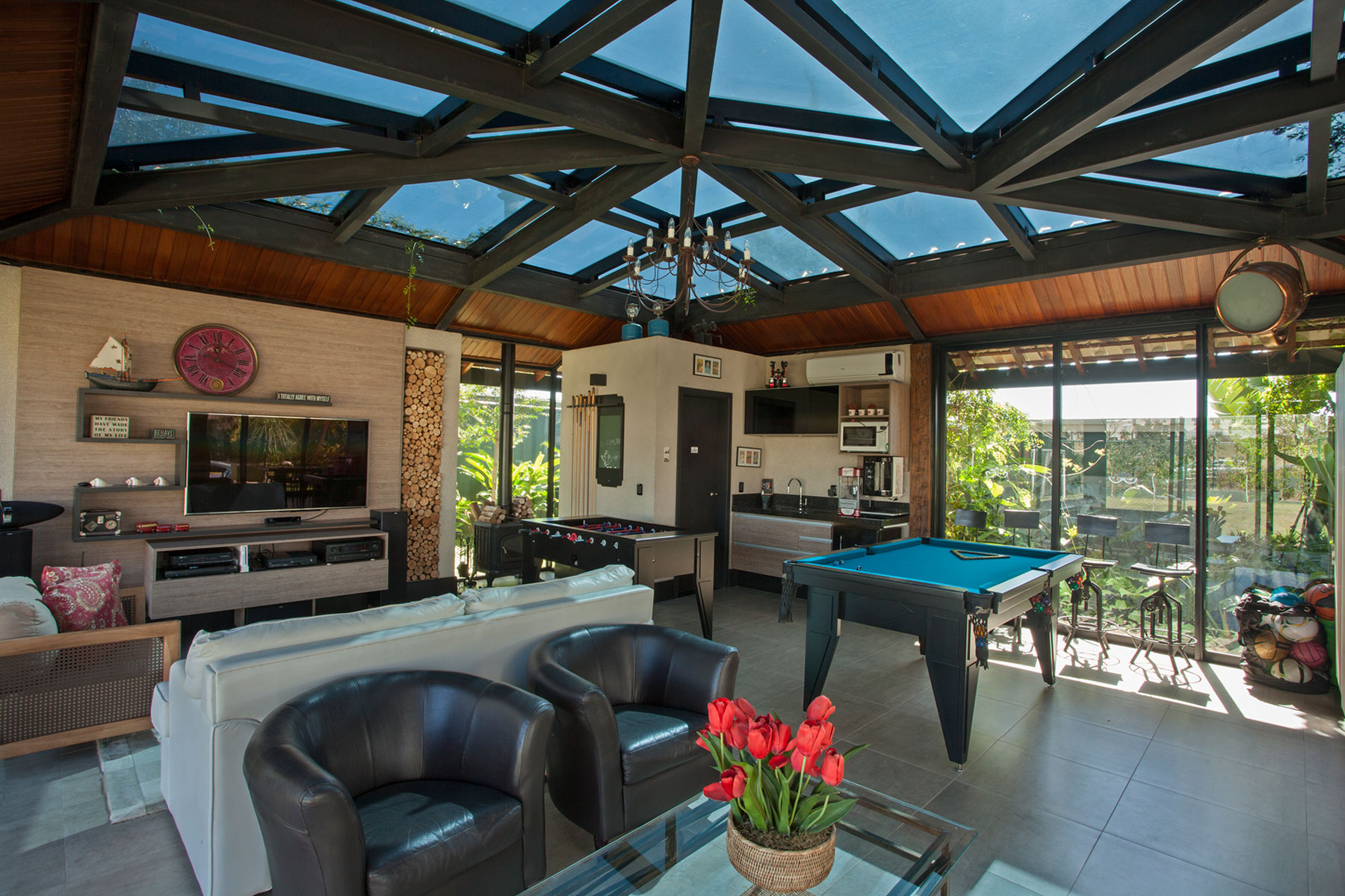 An Elegant and Warm Contemporary Home with Sophisticated Interiors in Brazil by Pupo+Gaspar Arquitetura (13)