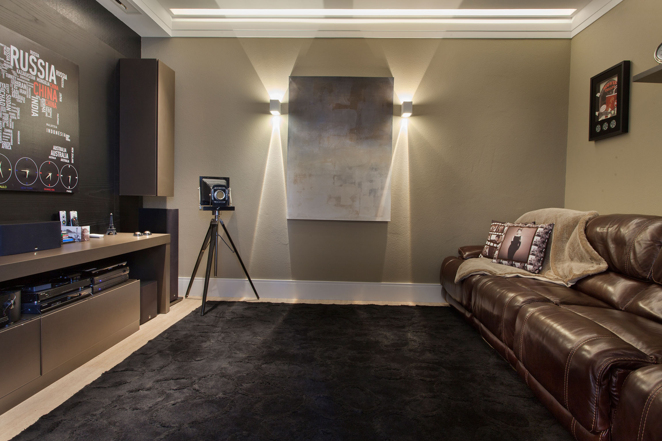 An Elegant and Warm Contemporary Home with Sophisticated Interiors in Brazil by Pupo+Gaspar Arquitetura (17)