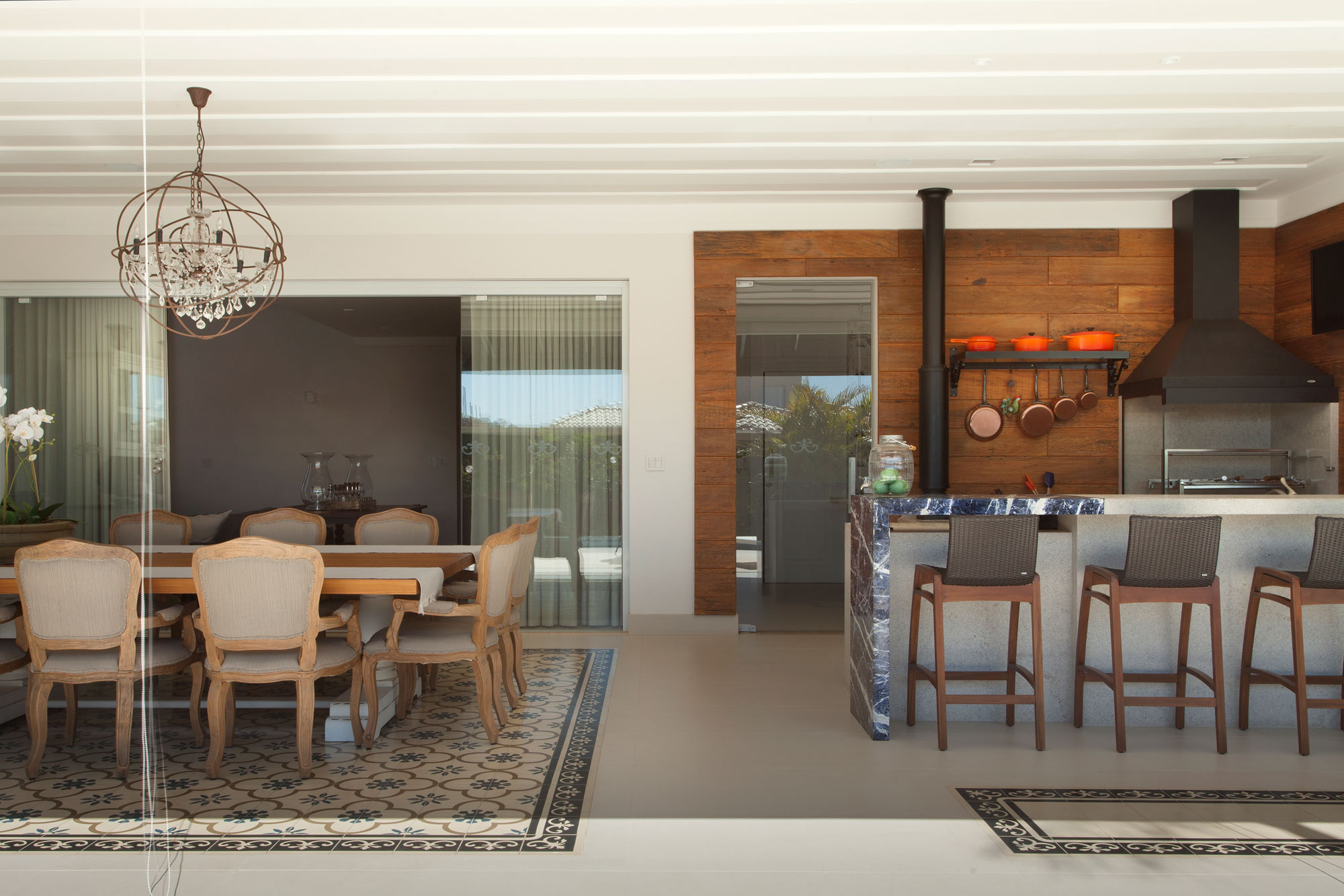 An Elegant and Warm Contemporary Home with Sophisticated Interiors in Brazil by Pupo+Gaspar Arquitetura (20)