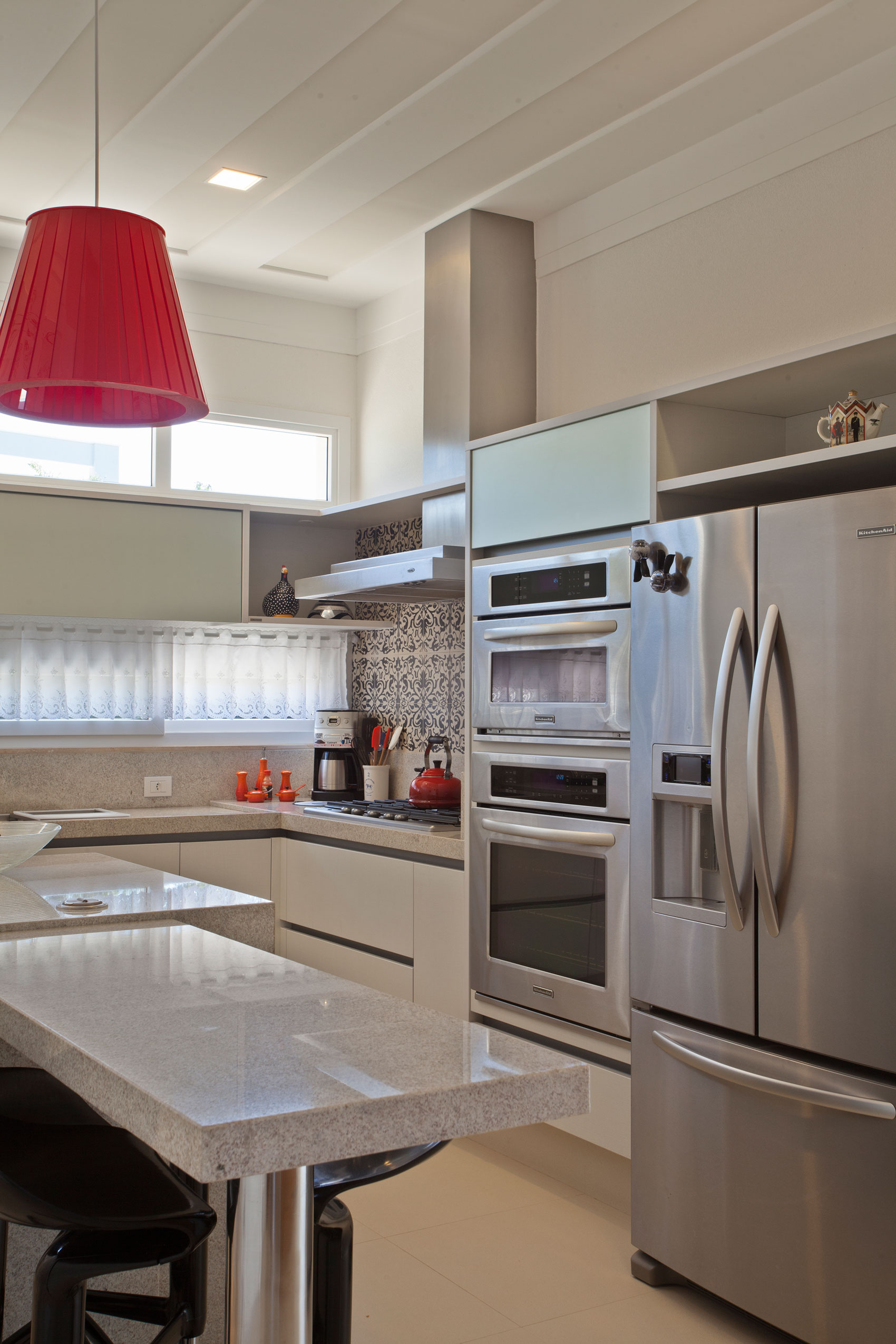 An Elegant and Warm Contemporary Home with Sophisticated Interiors in Brazil by Pupo+Gaspar Arquitetura (26)