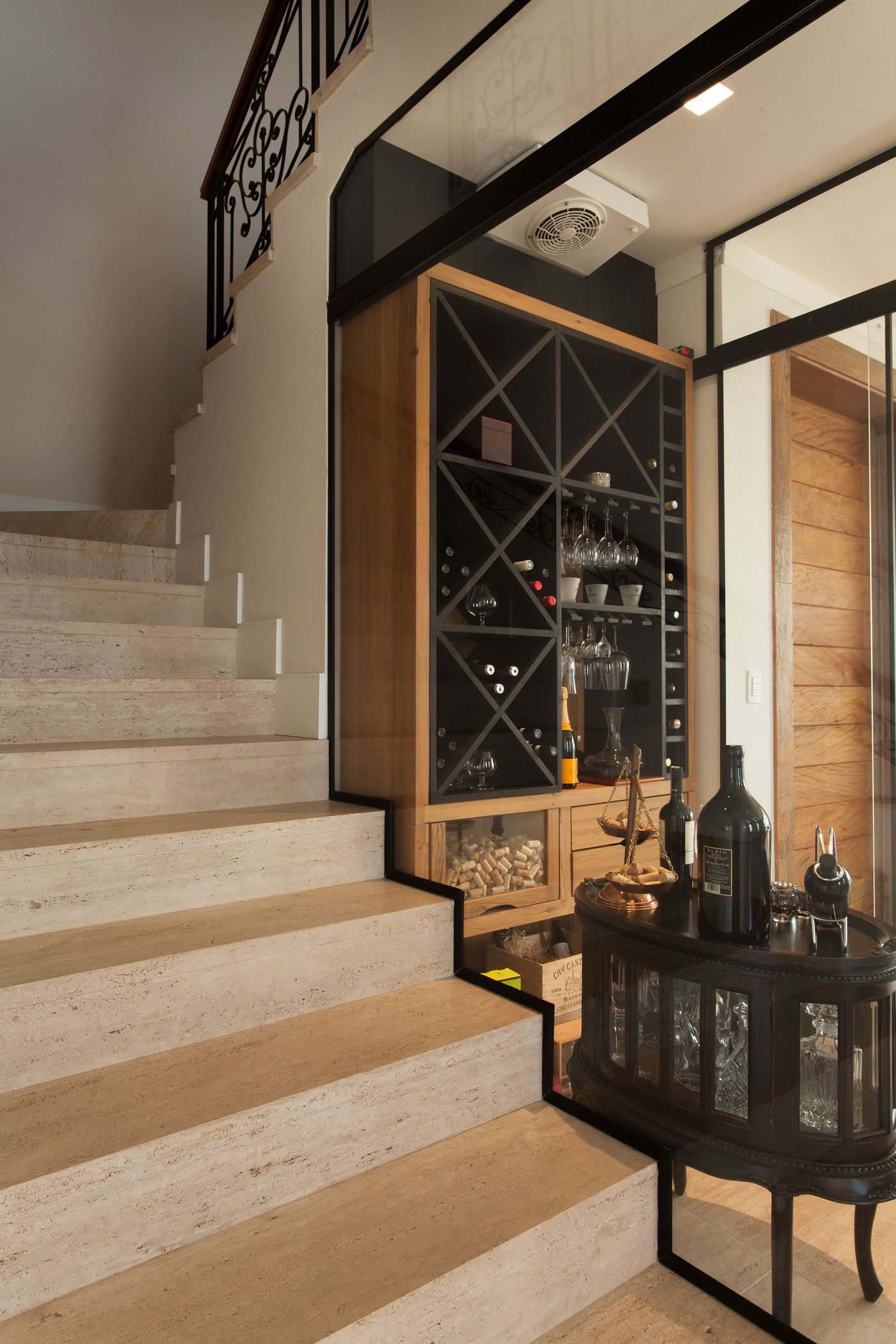 An Elegant and Warm Contemporary Home with Sophisticated Interiors in Brazil by Pupo+Gaspar Arquitetura (29)