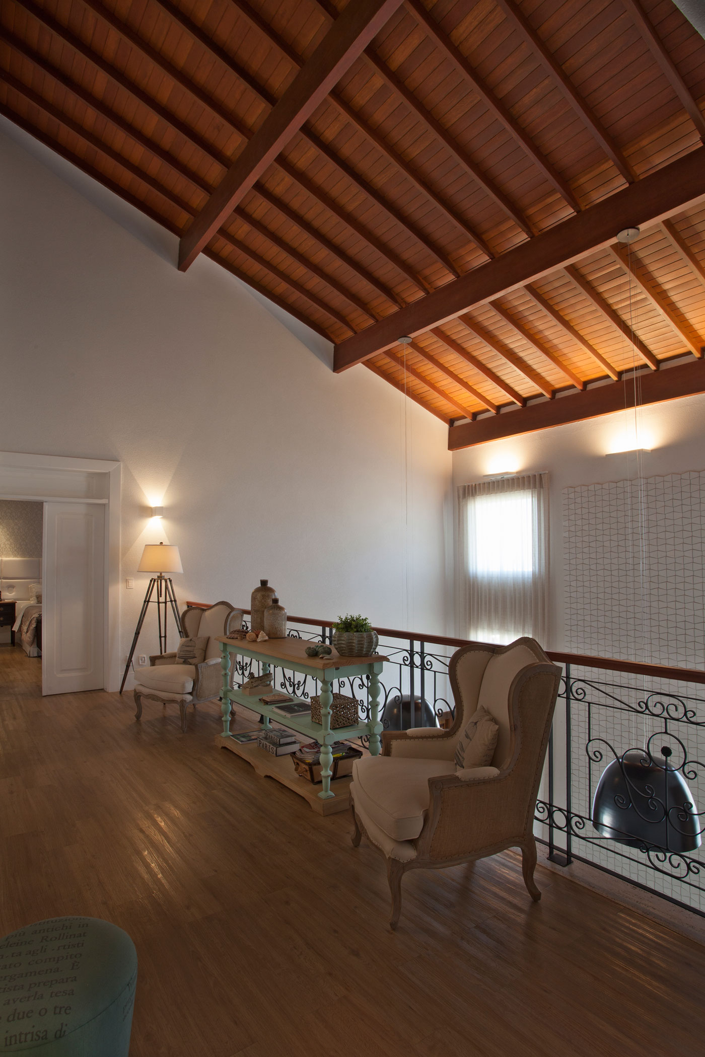 An Elegant and Warm Contemporary Home with Sophisticated Interiors in Brazil by Pupo+Gaspar Arquitetura (30)