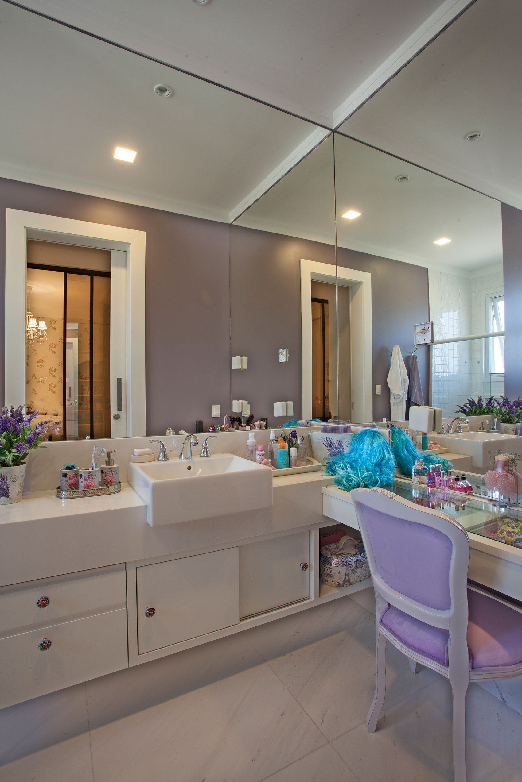 An Elegant and Warm Contemporary Home with Sophisticated Interiors in Brazil by Pupo+Gaspar Arquitetura (43)