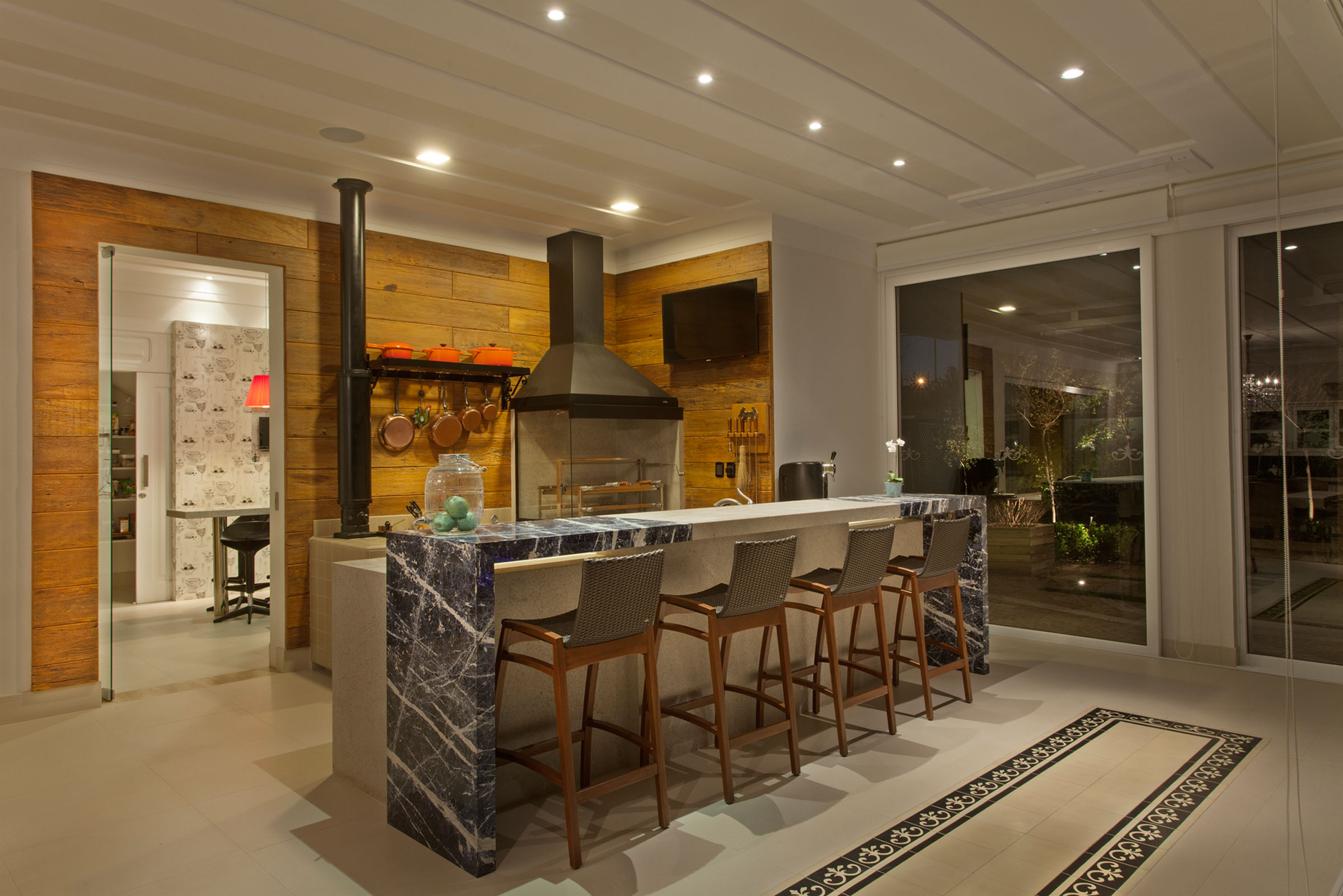 An Elegant and Warm Contemporary Home with Sophisticated Interiors in Brazil by Pupo+Gaspar Arquitetura (45)