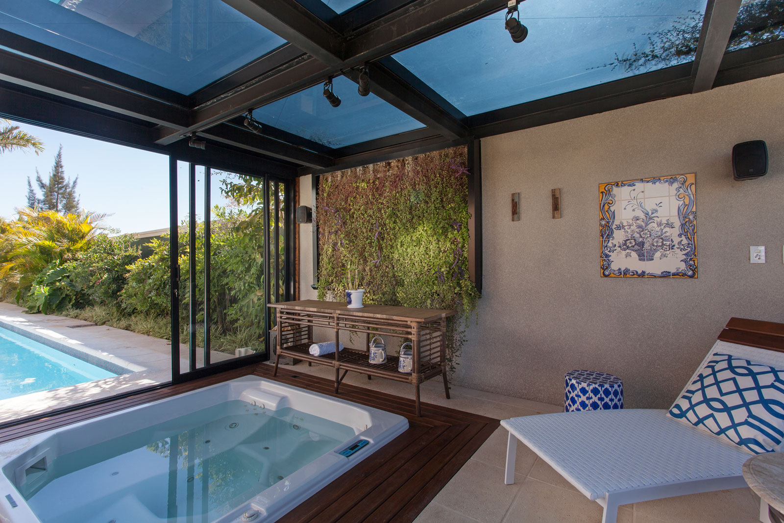 An Elegant and Warm Contemporary Home with Sophisticated Interiors in Brazil by Pupo+Gaspar Arquitetura (9)