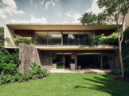 An Exquisite Modern Home Based on Concrete, Glass and Steel in Mexico City