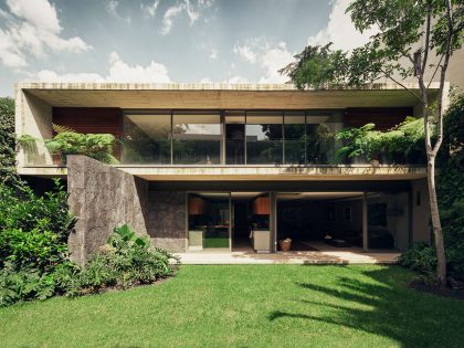 An Exquisite Modern Home Based on Concrete, Glass and Steel in Mexico City by José Juan Rivera Río (1)