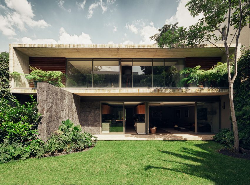 An Exquisite Modern Home Based on Concrete, Glass and Steel in Mexico City by José Juan Rivera Río (1)
