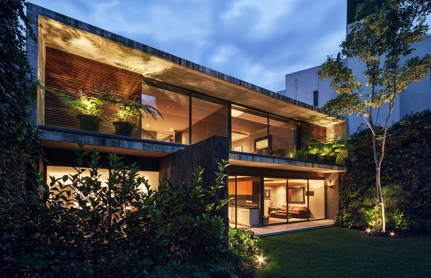 An Exquisite Modern Home Based on Concrete, Glass and Steel in Mexico City by José Juan Rivera Río (10)