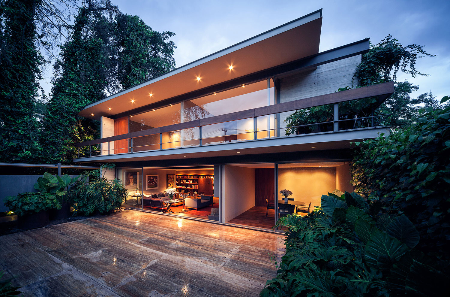 An Exquisite Modern Home Based on Concrete, Glass and Steel in Mexico City by José Juan Rivera Río (11)