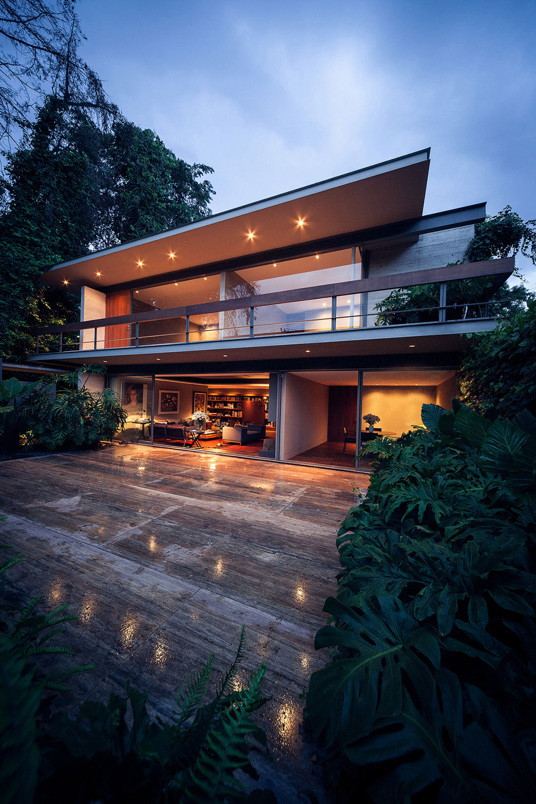 An Exquisite Modern Home Based on Concrete, Glass and Steel in Mexico City by José Juan Rivera Río (12)